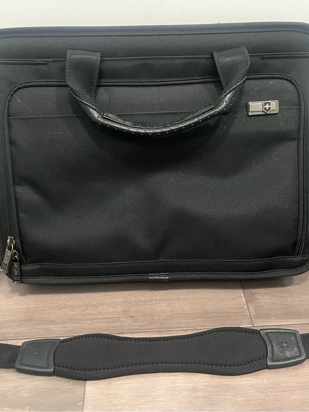 Victorinox Swiss army Computer Bag Black NWOT Pockets